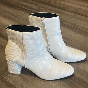 Snake skin textured Chinese Laundry white ankle booties